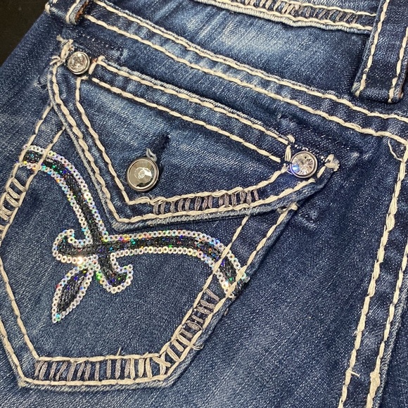 NWOT ROCK REVIVAL LUNA  MID RISE STRETCHY DENIM SHORTS WEAR CUFFED OR DOWN - Picture 11 of 16